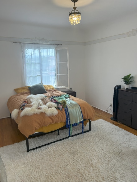 Building Photo - 5924 W 2nd St