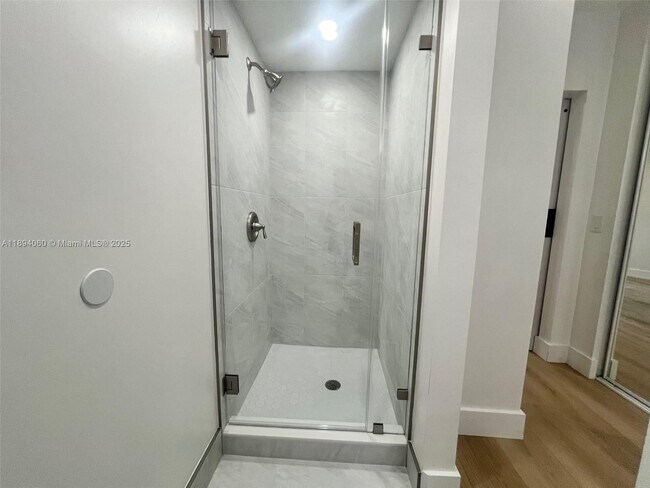 Building Photo - 1000 River Reach Dr