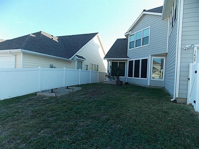 Building Photo - 1425 Oakcrest Dr