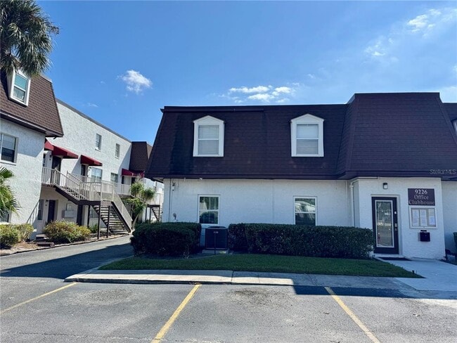 Building Photo - 9205 Tudor Dr