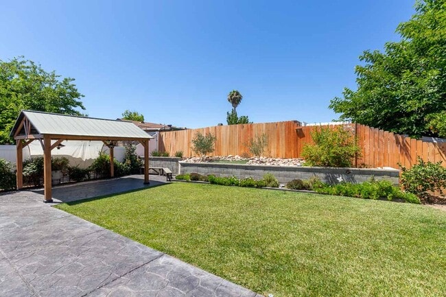 Building Photo - 3 Bed, 2 Bath Single Level Home in Mira Mesa