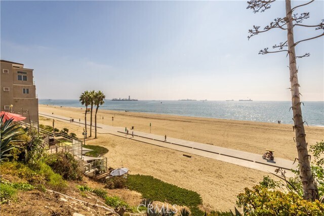 Building Photo - 1616 E Ocean Blvd