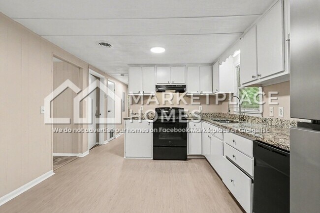 Building Photo - 3834 Maggie Dr SE