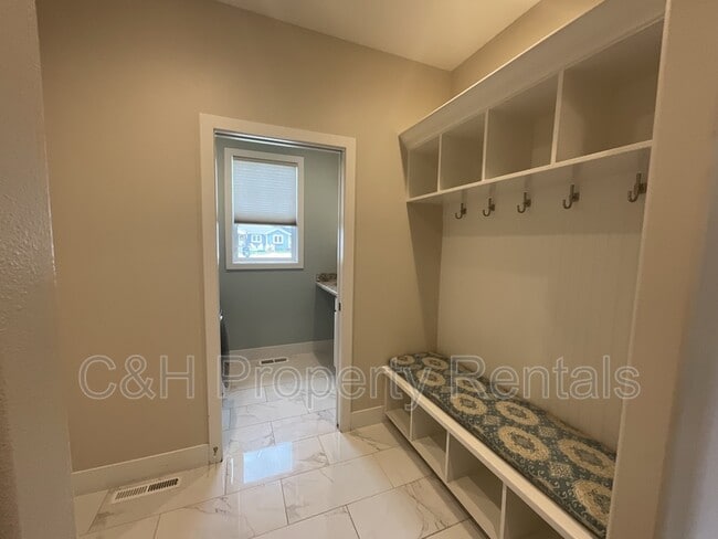 Building Photo - 5506 Sunny Cv