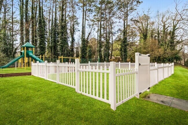 Building Photo - 2 Bedroom Availability