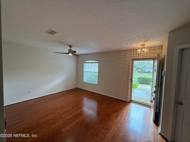 Building Photo - 1590 Vineland Cir