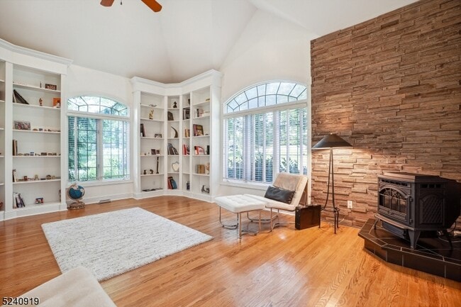 Building Photo - 22 Forest Hill Dr