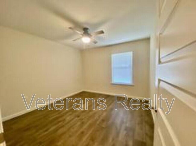 Building Photo - 8 Periwinkle Ln