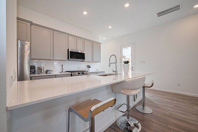 Building Photo - 5435 Holly Hvn Ct