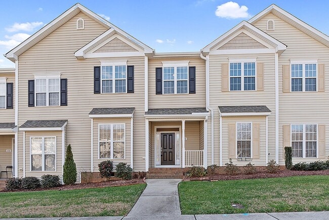 Building Photo - 3 Bed, 2.5 Bath Townhome in the heart of D...