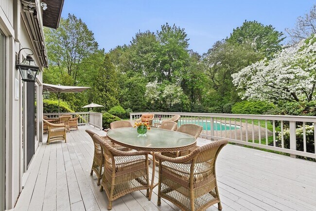 Building Photo - 25 Laurus Ln
