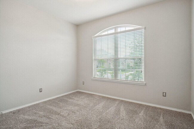 Building Photo - Incredible Home in Primrose Xing close to Chisholm Trail Pkwy & Benbrook Lake