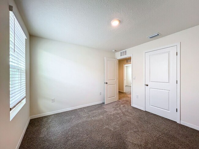 Building Photo - Pet-Friendly 5BR Home in Ocala | Spacious Living in Ocala Crossings South