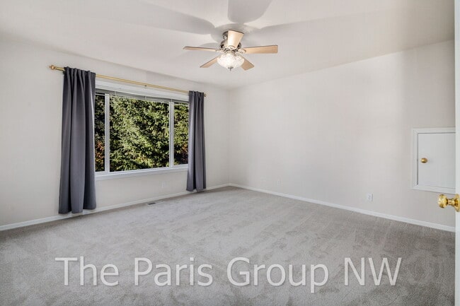 Building Photo - Extraordinary 3463sf Newcastle Home * Amazing Outdoor Spaces * A/C