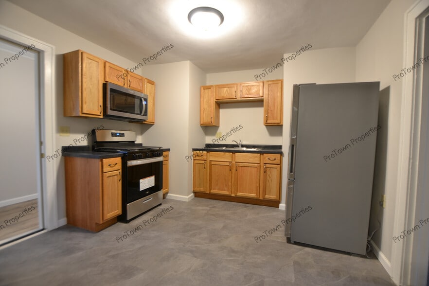 Building Photo - 333 Hughes Ave