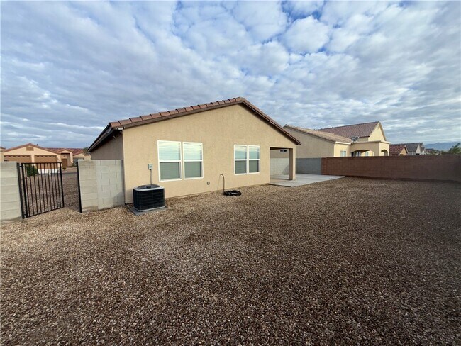 Building Photo - 1780 E Desert Bloom Dr