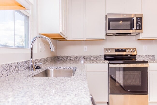 Building Photo - 4 Bedroom Home in Waynesboro