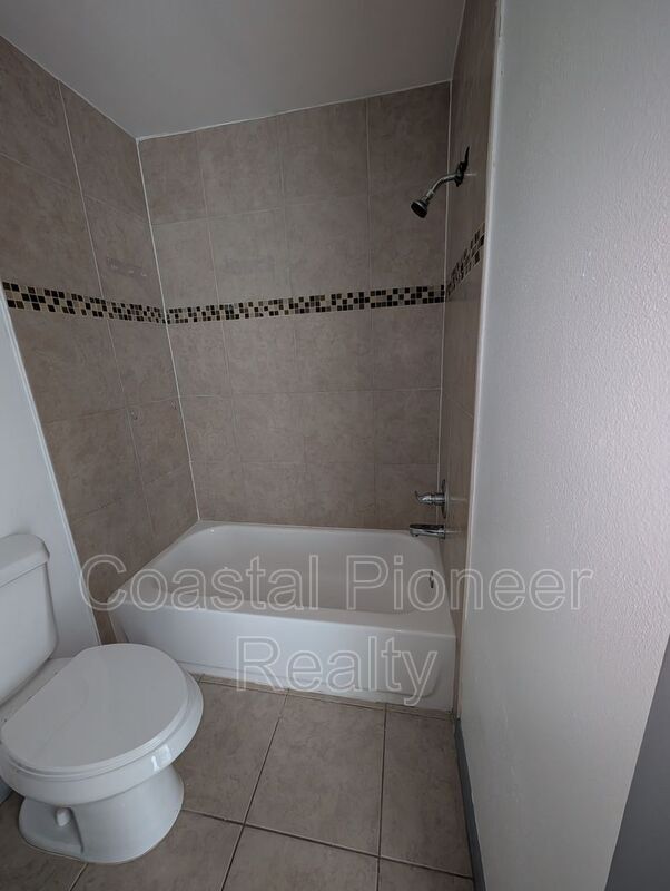 Building Photo - 1331 Coolridge Dr