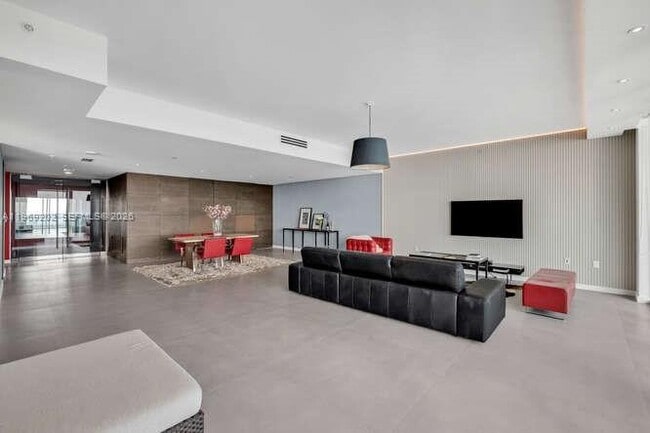 Building Photo - 900 Biscayne Blvd