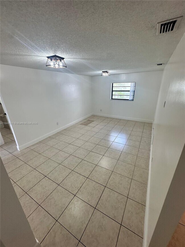Building Photo - 1130 W 37th St