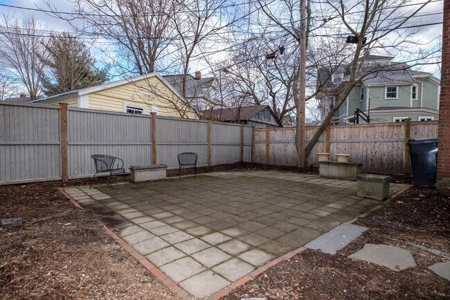 Building Photo - 6 Lowell Ave