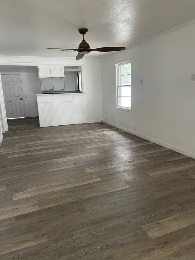 Building Photo - 11 N Howard St