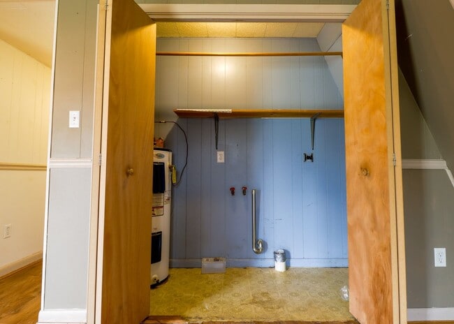 Building Photo - 2 Bed/1 Bath House