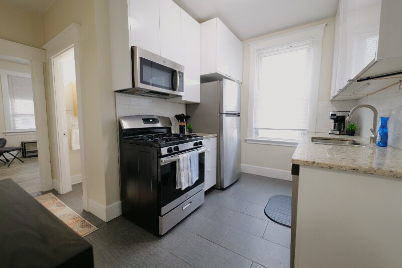 Building Photo - 219 Taylor Ave