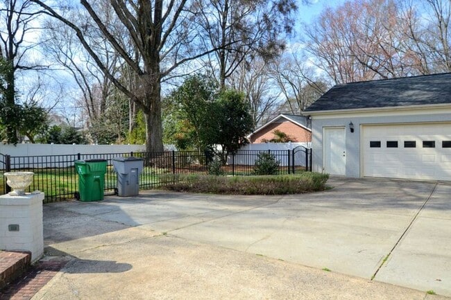 Building Photo - 1310 Ferncliff Rd