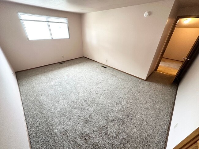 Building Photo - **Special Offer: 50% Off First Month's Rent**