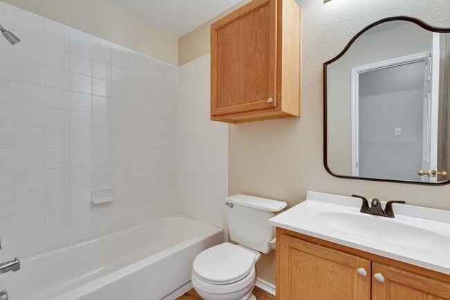 Building Photo - Great townhome in Pflugerville!