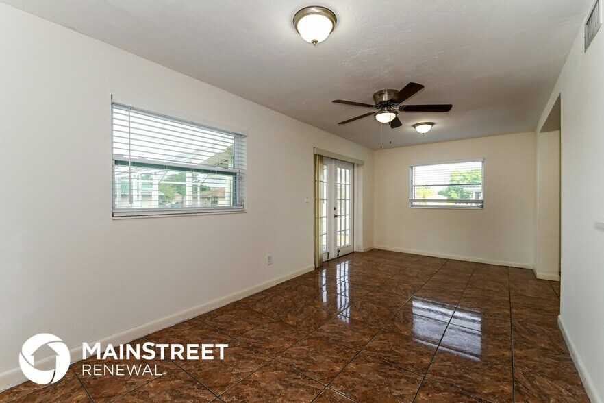 Building Photo - 2155 Tropic Ave