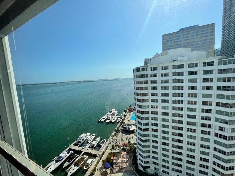 Building Photo - 801 Brickell Bay Dr