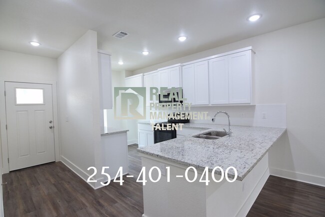Building Photo - DISCOUNT RENT!!! Bedroom, 2.5 Bath/.5bath ...