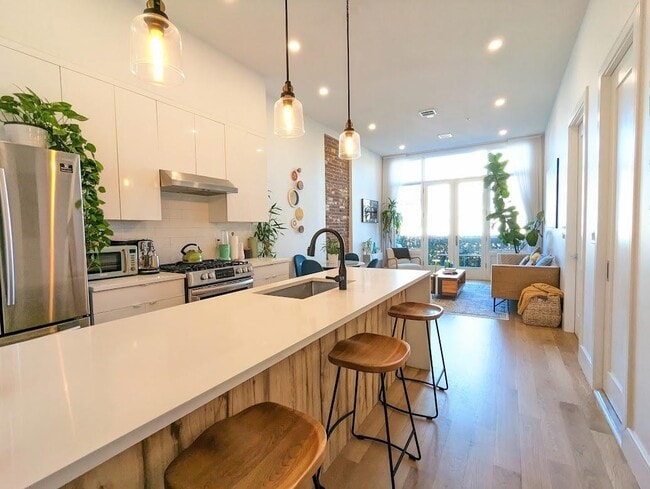 Building Photo - 33 Waverly St