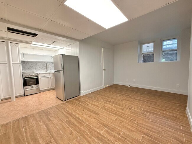 Building Photo - 1683 Beacon St