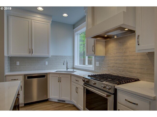 Building Photo - Stylish 3-Bedroom Home w/ Flex Space, Cove...