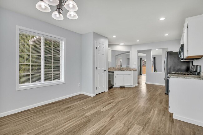 Building Photo - Amazing Floor Plan in Desirable Spanaway Neighborhood!