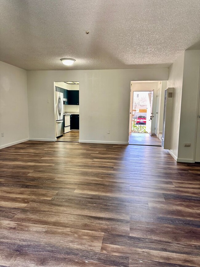 Building Photo - 2 bedroom, 1.5 bath in Rohnert Park