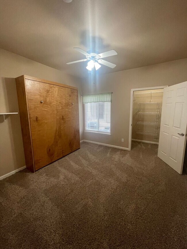 Building Photo - Discover Your Dream Lifestyle: Luxury Cond...