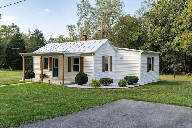 Building Photo - 826 Horsehead Rd