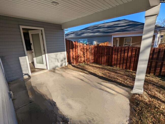 Building Photo - 139 Weeping Willow Cir