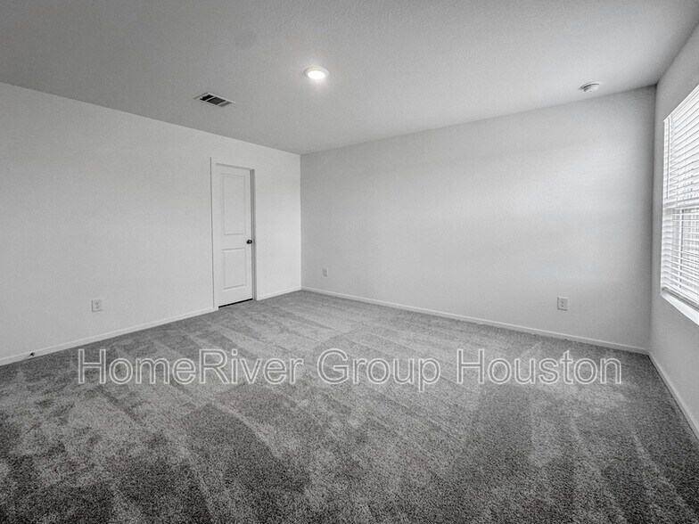 Building Photo - 317 Kim Ln