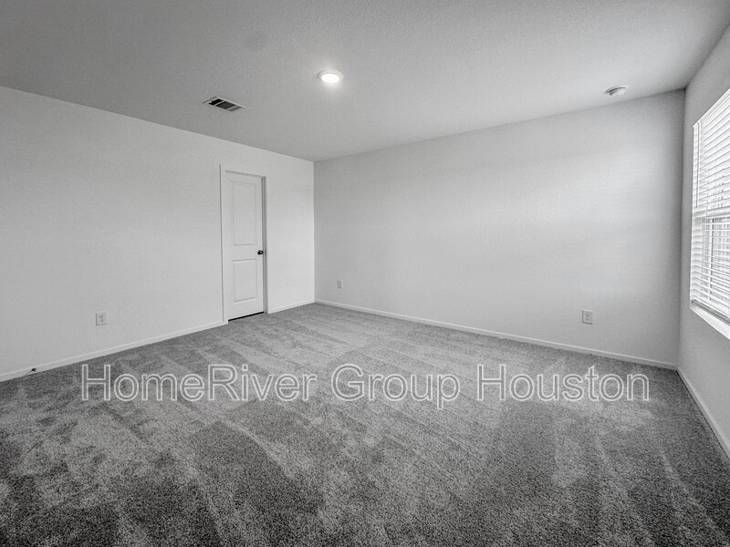 Building Photo - 317 Kim Ln