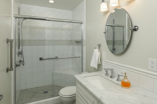 Building Photo - Updated home with spacious yard