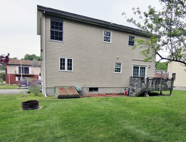 Building Photo - 290 Folino Dr
