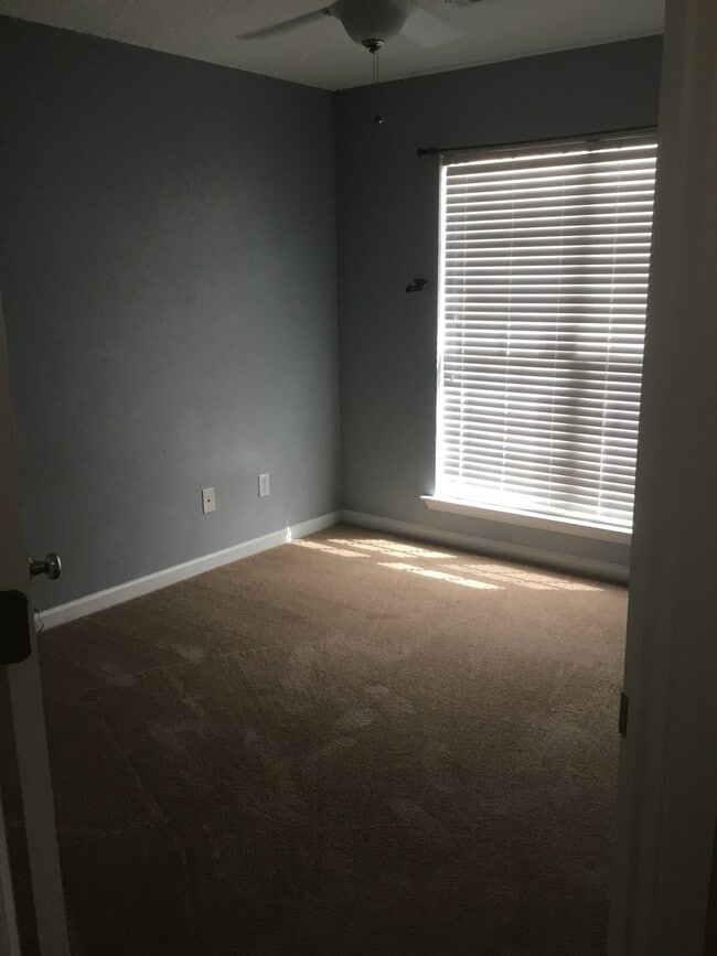 Building Photo - Private Back Yard - Walking Distance to Columbia Middle School & Grovetown High