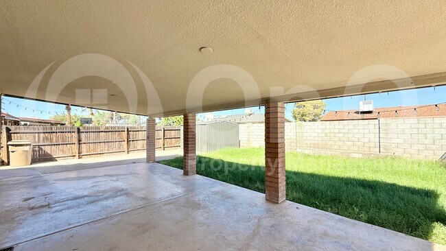 Building Photo - 8960 W Royal Palm Rd