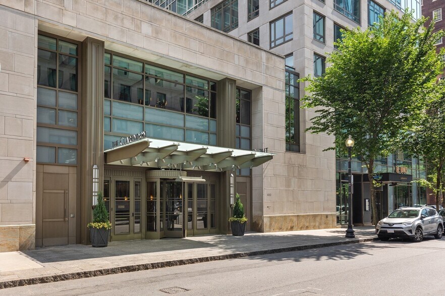 Building Photo - 400 Stuart St