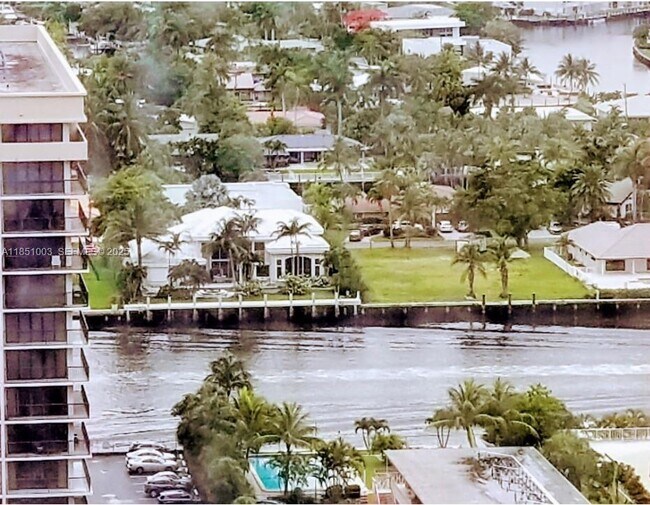 Building Photo - 2030 S Ocean Dr